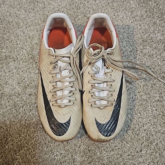 Nike Soccer Cleats size 5 - Picture 3 of 3